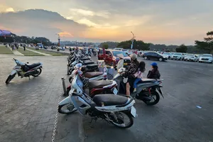 4 thanh niên trộm xe ở quảng trường Lâm Viên