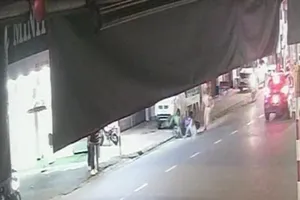 Khởi tố người say tông cảnh sát bị thương