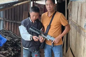 1 thanh niên trong nhóm hỗn chiến bị bắn trọng thương