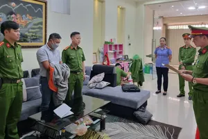 Phó giám đốc công ty cải tạo xe đưa hối lộ cho đăng kiểm viên