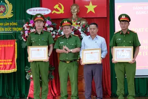 Công an Lâm Đồng khen thưởng 1 tập thể, 4 cá nhân vụ 'cán bộ địa chính bị tống tiền' 