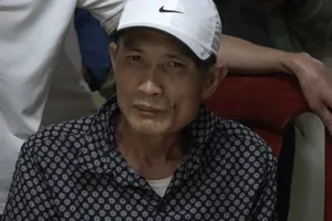 Vừa nhận hộp bánh trung thu chứa heroin thì 20 trinh sát ập đến