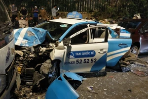 3 ô tô tông nhau ở đầu đèo Mimosa