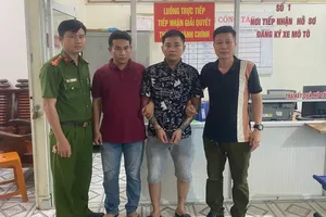 Trinh sát đón lõng bắt bị can trốn truy nã từ Bình Dương lên Lâm Đồng