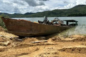 Xử lý khai thác cát trái phép trên hồ Đa Mi, Lâm Đồng