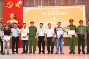 Khen thưởng 3 người dân dũng cảm truy bắt cướp giật ở Tây Ninh