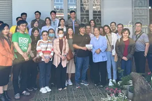 Nhóm luật sư mang Giáng sinh cho trẻ bị bỏ rơi