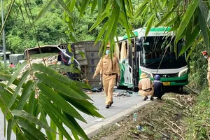 Vụ xe rác tông xe chở khách du lịch người nước ngoài: Đèo Bảo Lộc đã thông