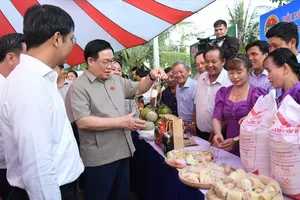 Chủ tịch Quốc hội thăm, làm việc ở Cửa khẩu Quốc tế Mộc Bài