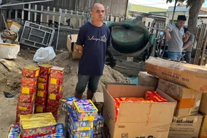 Giấu gần 300kg pháo nổ trong nhà để bán dần thì bị bắt