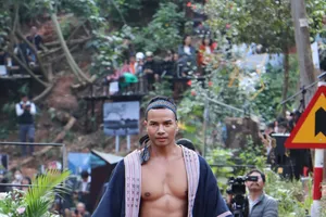 Trình diễn bộ sưu tập Bơkau Lang Labiang trên cung đường nghệ thuật Đà Lạt