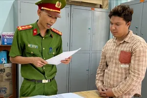 Nam thanh niên bốc xếp 'cuỗm' hàng trăm triệu tiền hàng của công ty