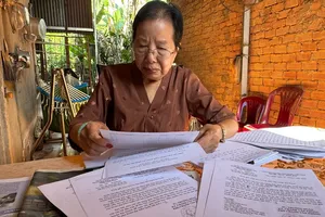 Ở trong căn nhà dột gần 40 năm vẫn chưa được cấp sổ đỏ để sửa chữa