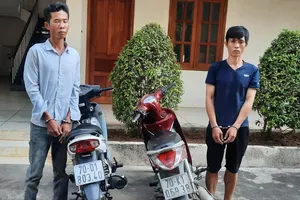 Tóm hai kẻ trộm xe máy sau nửa giờ gây án