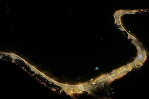 Ngắm đèo Prenn đẹp lung linh về đêm