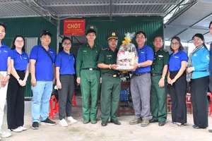 Những phóng viên trẻ trải nghiệm tuần tra biên giới