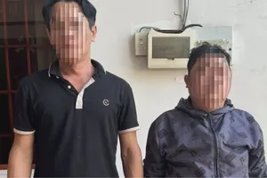 Bắt 2 người đổ thuốc sâu xuống sông Đồng Nai để bắt tôm, cá