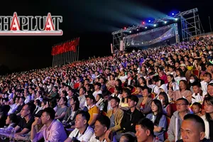 Đà Lạt: Hàng chục ngàn người đổ về Quảng trường Lâm Viên xem lễ hội vũ đạo