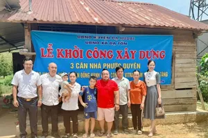 Mang mái ấm đến cho người nghèo ở Đạ Huoai