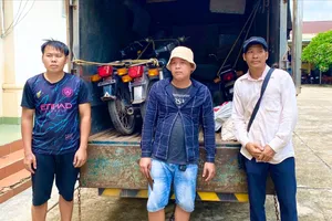 Tây Ninh: Mang xe tải đi chở xe gian từ Campuchia về Việt Nam