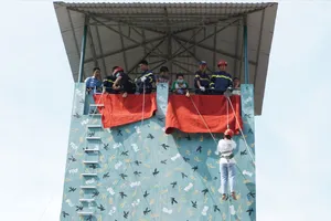 Cảnh sát cho người dân Tây Ninh trải nghiệm chữa cháy, leo thang dây thoát nạn