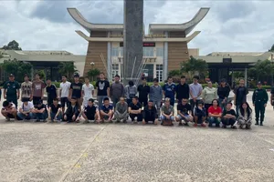 Biên phòng tiếp nhận 39 người Việt do Campuchia bàn giao