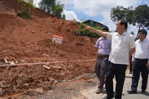 Quyền Bí thư Tỉnh ủy Lâm Đồng thăm hỏi gia đình nạn nhân vụ sạt lở đất ở Đam Rông 