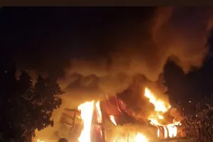 Dập tắt đám cháy ở thị trấn Di Linh