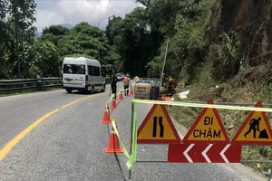Hạn chế lưu thông qua đèo Bảo Lộc để xử lý sạt lở