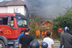 Kịp thời khống chế đám cháy trong khu dân cư ở TP Đà Lạt