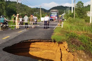 Tỉnh lộ 721 bị sạt, tạm thời hạn chế ô tô từ Madagui vào Cát Tiên