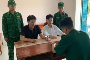 Dẫn đường cho 2 người phạm tội trốn sang Campuchia, cả 3 người bị bắt giữ