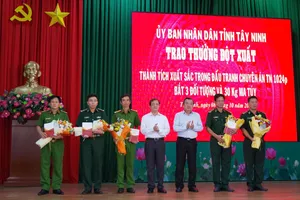 Tỉnh Tây Ninh khen thưởng lực lượng bắt 3 người vận chuyển 30 kg ma tuý