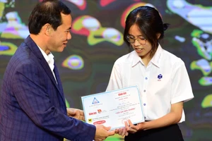 'Tiếp sức đến trường' cho 90 tân sinh viên khu vực Tây Nguyên