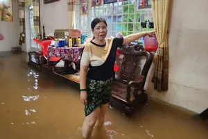 Nhiều nhà dân TP Bảo Lộc bị ngập sau cơn mưa kéo dài