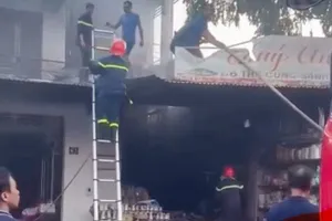 2 người trong vụ cháy tiệm bán đồ thờ cúng được cứu