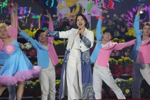 Diva Mỹ Linh cùng dàn sao góp mặt trong đêm bế mạc Festival Hoa Đà Lạt