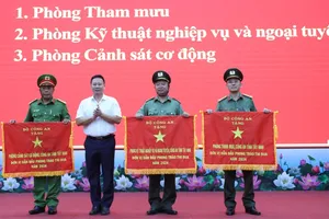 Chủ tịch nước tặng Huân chương Bảo vệ Tổ quốc cho 6 cá nhân thuộc Công an tỉnh Tây Ninh