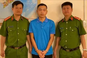 1 nhân viên ngân hàng lừa tiền của nhiều người