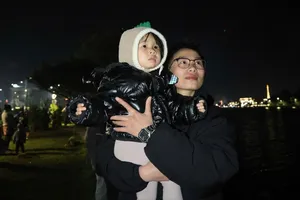 Hàng ngàn du khách thưởng thức màn trình diễn pháo hoa ở TP Đà Lạt