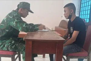 Thanh niên trốn truy nã, vừa tới cửa khẩu thì bị bắt