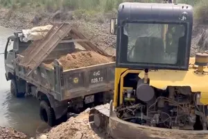 Điều tra vụ múc trộm cát ở Lâm Đồng