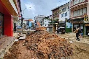 Tăng cường hàng chục CSGT để điều tiết giao thông trung tâm Đà Lạt