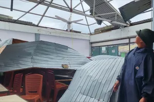 Khu du lịch biển Thiên Cầm tan hoang sau bão số 5