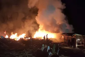 4 giờ nỗ lực khống chế đám cháy tại xưởng gỗ ở Lâm Đồng