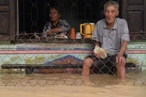 Nhiều hộ dân ở Đắk Lắk trắng đêm chạy lũ