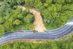 Đèo Prenn mở lại nhưng cấm xe tải lưu thông