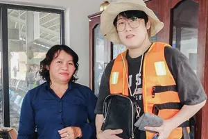 Chủ tịch Khánh Hòa tặng Bằng khen 3 nhân viên bến tàu trả tài sản cho du khách