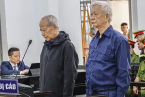 Cựu chủ tịch Khánh Hòa Lê Đức Vinh xin vắng mặt tại tòa vì đang mang bệnh nặng