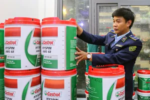 Phát hiện điểm sản xuất hàng ngàn lít dầu nhớt giả các nhãn hiệu nổi tiếng